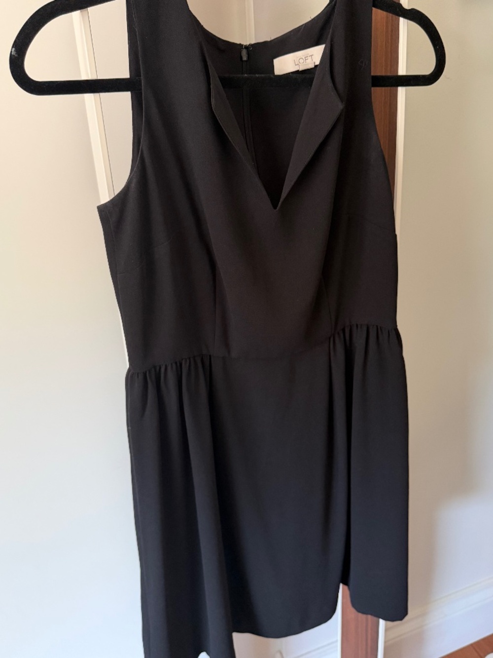 LOFT Black Crepe Mini Dress | Sleeveless V-Neck | Size 0 | Classic Summer Dress